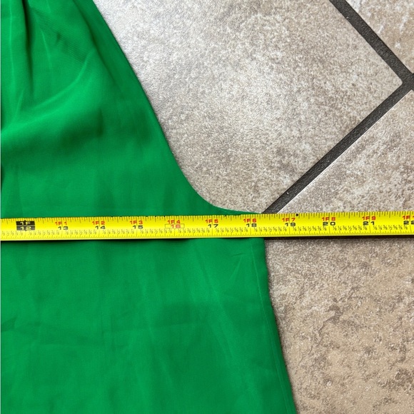 Green Halter Top Blouse 
Tie Neck
Banana Republic
Size S
Like New - Picture 6 of 10